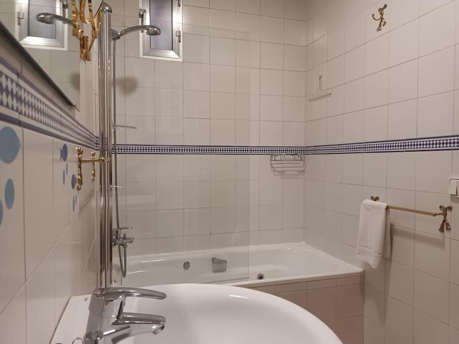 Apartamento Puerta Real Seville Exterior photo